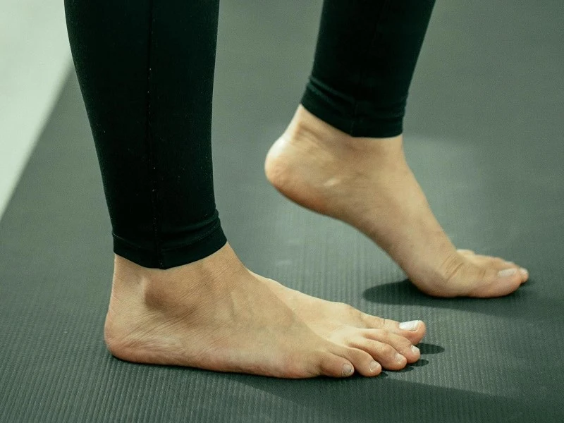 کشیدگی تاندون آشیل پا چیست؟