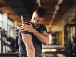 پارگی تاندون بازو چیست و چگونه درمان می‌شود؟